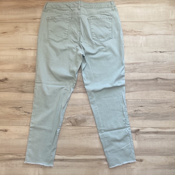 Nine West Jeans Womens Size 14. Gramercy Skinny Ankle with Raw Hems. - Picture 8 of 12